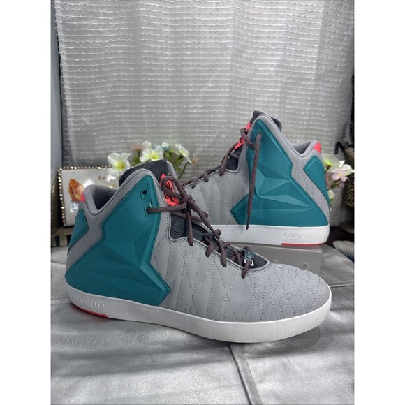 (S6) Nike Lebron 11 VO2 Grey Sneaker Size 13 main image 4